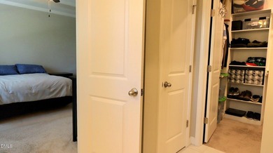 Gorgeously upgraded 3-bedroom townhome offering the perfect - photo 31