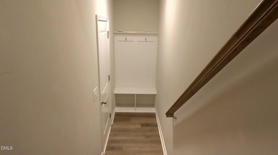 Gorgeously upgraded 3-bedroom townhome offering the perfect - photo 39
