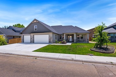 Stunning custom home on nearly 1/4 acre with NO HOA and an - photo 2