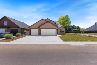 Welcome to this beautifully crafted North Fork Custom Homes - photo 2
