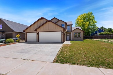 Welcome to this beautifully crafted North Fork Custom Homes - photo 3