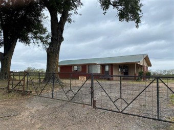 Minutes from Lake Cypress Springs 3bed, 2bath w/gated entrance! - Lake Home For Sale in Mount Vernon, Texas