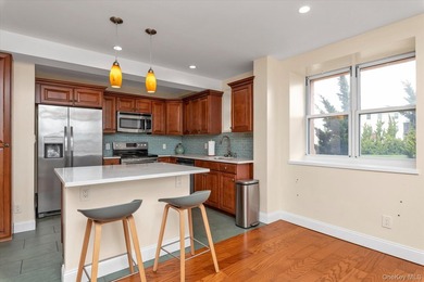 Beautifully updated first-floor two-bedroom two-bath Gated condo - photo 7