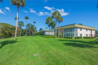 Lake Condo For Sale in Vero Beach, Florida