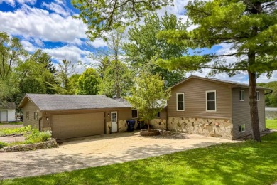 Lake Sinissippi Home Sale Pending in Juneau Wisconsin