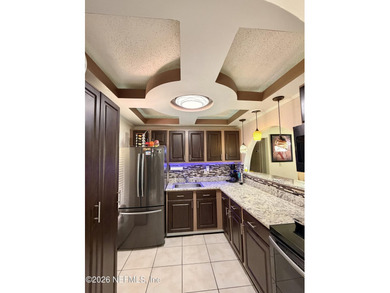 Exceptional opportunity to own a versatile 3-bedroom, 3-bath - photo 11
