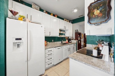 Beautifully updated townhome in the heart of Freeport. This - photo 2