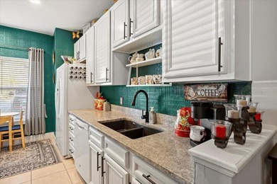 Beautifully updated townhome in the heart of Freeport. This - photo 4