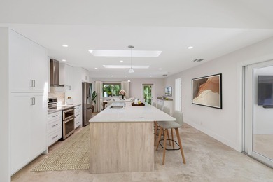 Completely rebuilt and enlarged in 2021, this exceptional modern - photo 15