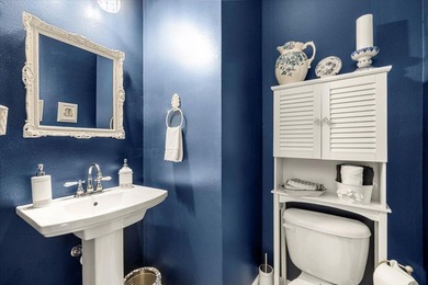 Beautifully updated townhome in the heart of Freeport. This - photo 8
