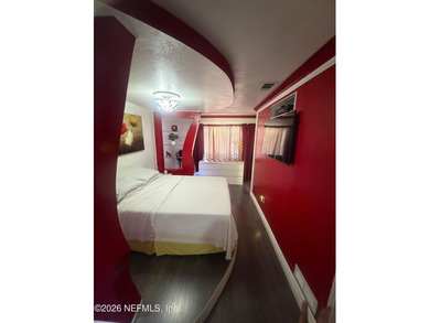 Exceptional opportunity to own a versatile 3-bedroom, 3-bath - photo 23