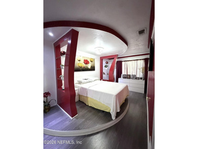 Exceptional opportunity to own a versatile 3-bedroom, 3-bath - photo 24