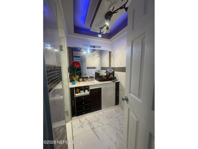 Exceptional opportunity to own a versatile 3-bedroom, 3-bath - photo 30