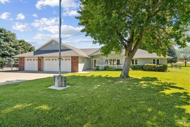 Tucked away in a peaceful country setting on 1.09 acres, you'll - photo 1