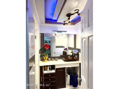 Exceptional opportunity to own a versatile 3-bedroom, 3-bath - photo 32