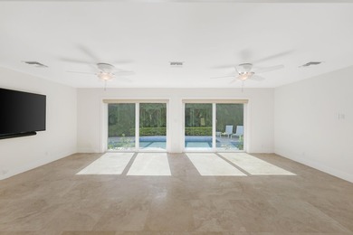 Completely rebuilt and enlarged in 2021, this exceptional modern - photo 35