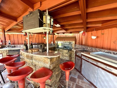 Exceptional opportunity to own a versatile 3-bedroom, 3-bath - photo 43