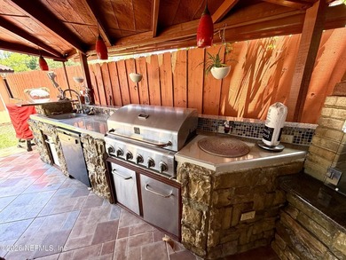 Exceptional opportunity to own a versatile 3-bedroom, 3-bath - photo 45