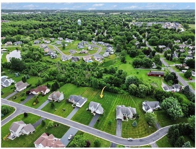 Welcome to this beautifully maintained Colonial in the heart of - photo 4