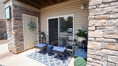 Welcome to this beautifully maintained 3-bedroom, 2-bath - photo 4