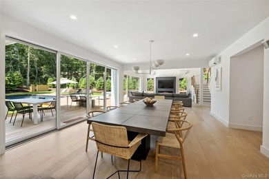 Set in the privacy of Hither Woods, this six bedroom, four and a - photo 11