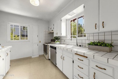 Discover the timeless charm of this classic 1937 brick cottage - photo 12