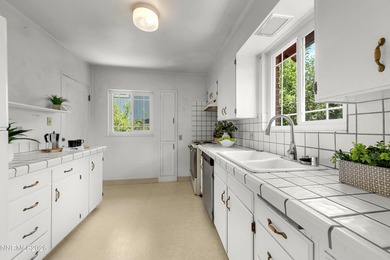 Discover the timeless charm of this classic 1937 brick cottage - photo 13