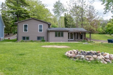 Affordable 3 Bed 2 Bath Year Round Lake Getaway! - photo 25