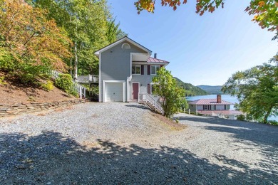 Phenomenal Crystal Lake setting for this exceptional property! - photo 5