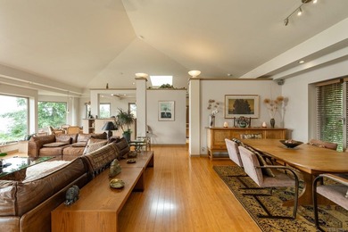 This exceptional 5-bed, 5-bath residence, envisioned and - photo 11