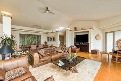 This exceptional 5-bed, 5-bath residence, envisioned and - photo 14
