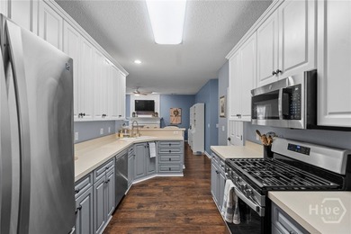 Charm, space, and comfort come together in this well-maintained - photo 14