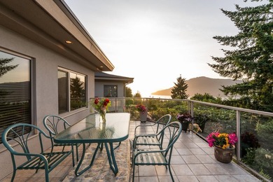 This exceptional 5-bed, 5-bath residence, envisioned and - photo 29