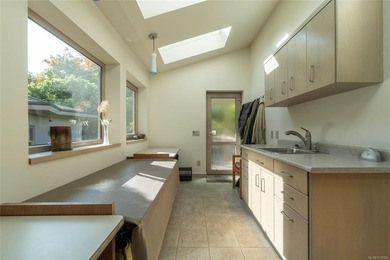 This exceptional 5-bed, 5-bath residence, envisioned and - photo 40