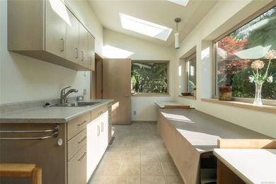This exceptional 5-bed, 5-bath residence, envisioned and - photo 41