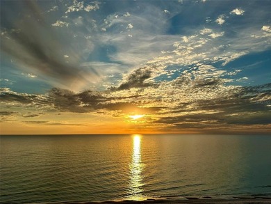 Renovated direct Gulf-front 2BR/2BA on Longboat Key. End-unit - photo 2