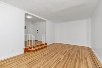 Bright and refreshed one-bedroom co-op at The Winthrop in Forest - photo 3
