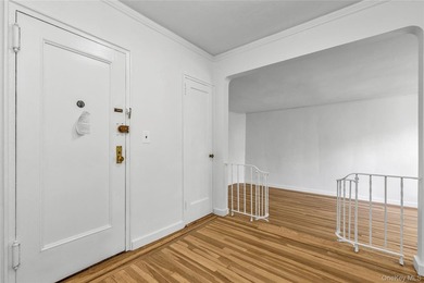 Bright and refreshed one-bedroom co-op at The Winthrop in Forest - photo 4