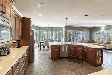 Perfectly positioned on a PRIVATE 1-ACRE WATERFRONT LOT in - photo 12