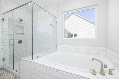MOVE IN READY, CLOSE PROXIMITY TO RECENTLY FINISHED COMMUNITY - photo 16