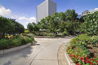 Welcome to your oasis in the heart of Minneapolis right off the - photo 22