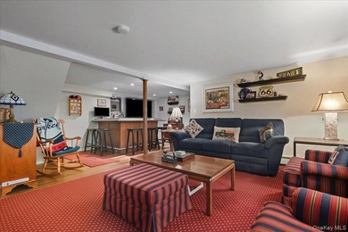 Welcome to this meticulously maintained, sun-drenched and - photo 27