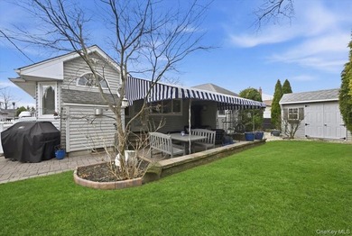 Welcome to this meticulously maintained, sun-drenched and - photo 33