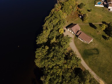 End-of-the-road privacy meets stunning riverfront living in this - photo 38