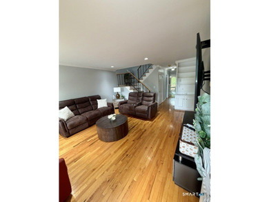 Beautifully updated 2bedroom, 1.5bath unit located in the rear - photo 4