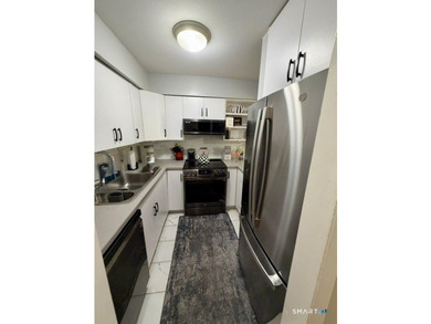 Beautifully updated 2bedroom, 1.5bath unit located in the rear - photo 8