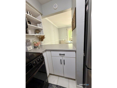 Beautifully updated 2bedroom, 1.5bath unit located in the rear - photo 9