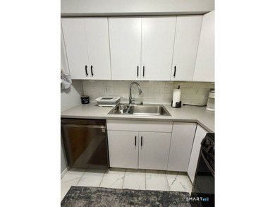 Beautifully updated 2bedroom, 1.5bath unit located in the rear - photo 10