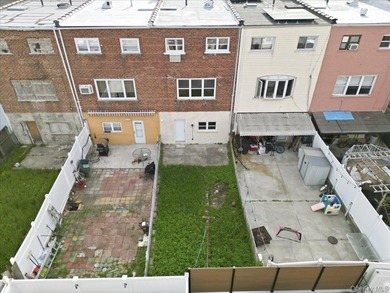Fully renovated Single Family located in the highly sought-after - photo 4