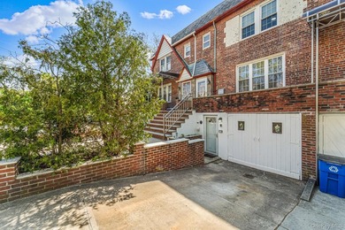 Welcome to this perfectly located home in the heart of Bayside - photo 2